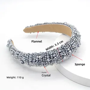 Dettaglio cerchietto in cristallo grigio argento largo 3,3 cm con fodera in velluto