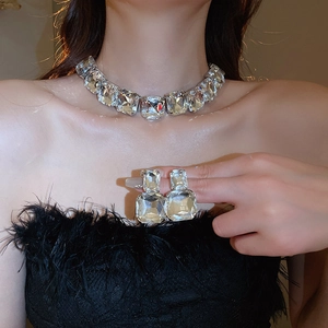 Parure de bijoux de luxe argentée avec de grands strass carrés transparents pour femmes