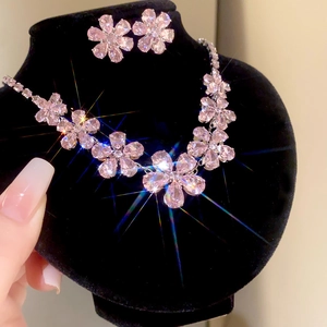 Luxe glinsterende roze kristallen bloemen sieradenset met ketting en oorknopjes SKU