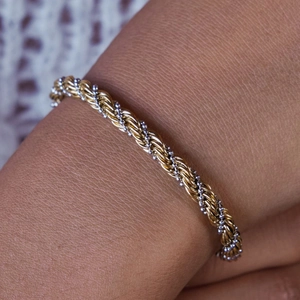 Bracelet chaîne torsadée bicolore en acier inoxydable avec accents dorés et argentés
