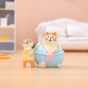 Cute miniature cat figures in bathtub scene, resin kitten bath toys for desk decoration