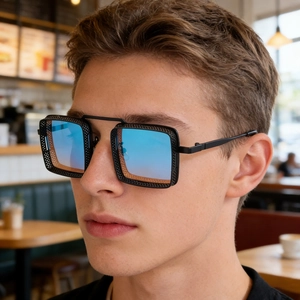 Lunettes steampunk avec verres dégradés bleus et protections latérales en maille