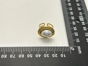 Macro shot showing 22mm retro pearl ring with 18K gold plated braided texture edge
