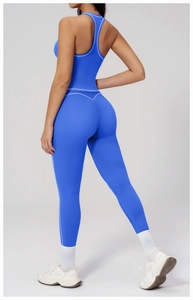 Détails de l'ensemble de yoga bleu roi avec coutures blanches sur le dos nageur