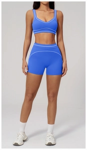 Vue détaillée de l'ensemble de yoga bleu roi avec rayures blanches et taille haute