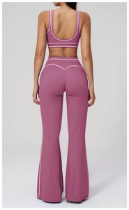 Détail du pantalon de yoga taille haute avec couture en cœur pour un effet galbant fessier
