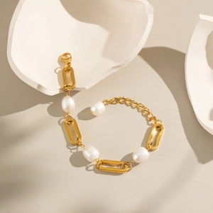 Bracelet en acier inoxydable plaqué or 18 carats avec perles d'eau douce naturelles