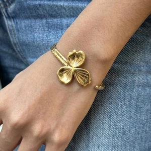 Bracelet Jonc Ouvert Trèfle À Fleurs Plaqué Or 18K Acier Inoxydable Texture Martelée Imperméable Bijoux Pour Femmes