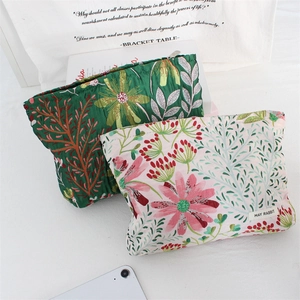 Vintage jacquard floral makeup bags with retro embossed fabric and large capacity