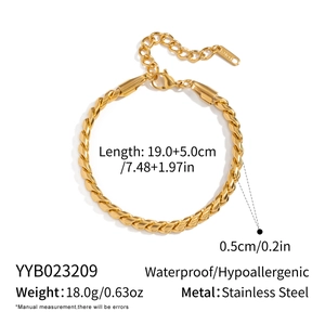 Parametri dettagliati delle dimensioni del bracciale a maglia cubana in acciaio dorato