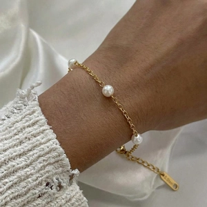 Minimalist stainless steel 18K gold plated bracelet with natural freshwater pearls