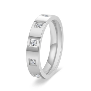 Elegant 18K gold silver band ring with five inset round diamonds in square settings