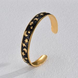 Bracelet jonc ouvert doré en émail noir avec motifs étoile et lune sertis de zircons