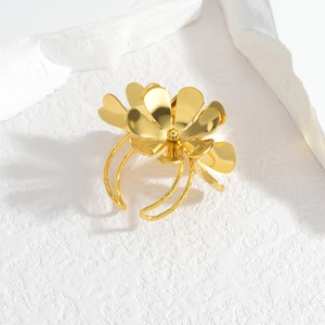 Elegant gold flower ring featuring a 3D floral design and adjustable open band structure