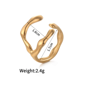 Detail showing weight 2.4g and internal dimensions 1.6cm-1.7cm of irregular gold ring