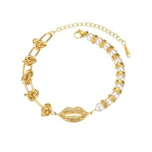 Gold-plated stainless steel chain bracelet with pearls and zircon lip pendant charm