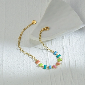 Bracelet chaîne en acier inoxydable doré avec breloques os en émail coloré et fermoir