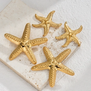 Vintage oversized gold starfish earrings made of 18K gold plated stainless steel