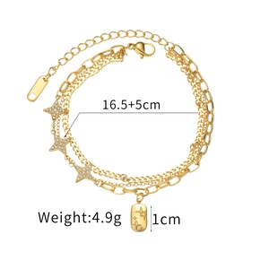 Vue détaillée du bracelet double couche en or avec étoiles et chaîne réglable de 16,5+5cm
