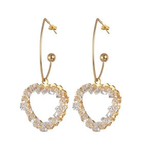 Boucles d'oreilles créoles dorées avec pendentifs cœurs en perles de cristal