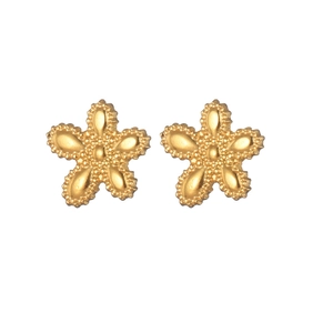 Boucles d'oreilles fleurs dorées à cinq pétales avec bords perlés et design en 3D