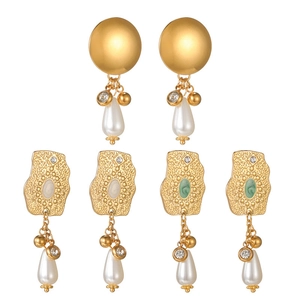 Irregular geometric gold earrings set with pearls and crystals for elegant women