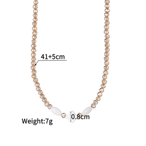 Détail du collier trèfle en cristal montrant la longueur 41+5cm et le poids de 7g