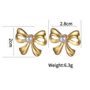 Detail showing dimension 2.8cm by 2cm and weight 6.3g for gold bow pearl earrings