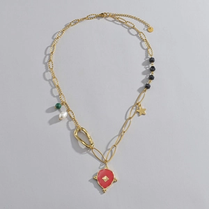 Collier vintage en acier titane avec goutte émail rouge et perles mixtes