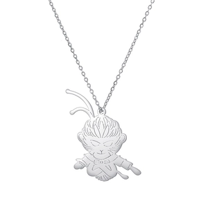 Détail du collier pendentif Roi Singe en argent avec un design évidé Sun Wukong