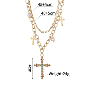 Collana a doppio strato placcata oro in titanio con croce di cristalli e occhio