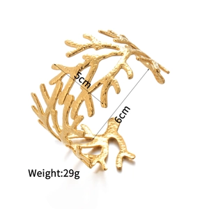 Gehämmerter 18k vergoldeter Manschettenarmreif Ast-Design, 5cm breit, 29g