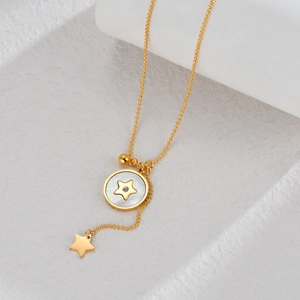 Collier élégant doré 18 carats avec nacre blanche et pendentifs en forme d'étoile