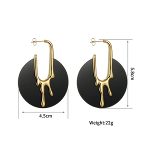 Orecchini pendenti dorati geometrici con dischi neri in resina di 5,8 cm x 4,5 cm