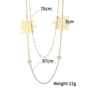 Elegante collana lunga dorata a doppio strato con ciondoli a stella e perle, 87 cm