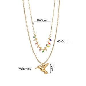 Collier double couche doré avec perles colorées et pendentif colibri oiseau minimaliste