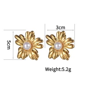 Detail view of pearl flower stud earrings with dimensions 5cm height and weight 5.2g