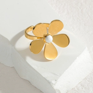 Anello aperto in acciaio inossidabile oro 18K con fiore a cinque petali e perla