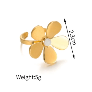 Anello a petali in acciaio inossidabile placcato oro 18K con pietra bianca centrale