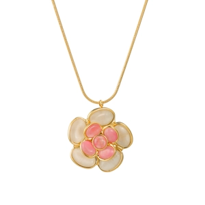 Elegante collana placcata oro 18K con ciondolo a camelia e pietre bianche e rosa