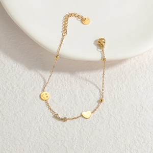 Bracelet chaîne en acier inoxydable doré avec breloques smiley et cœur et chaîne réglable