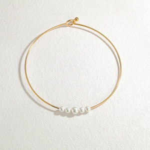 Collier en acier inoxydable plaqué or 18k avec pendentif perles blanches dégradées