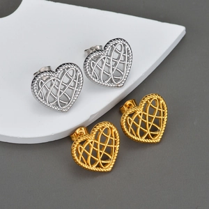 Heart Stud Earrings Stainless Steel 18K Gold Plated Hollow Out French Palace Elegant Vintage Jewelry For Women
