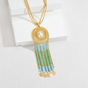 Sautoir bohème fait main avec pendentif soleil doré et pompons en perles colorées