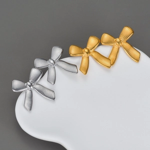 Boucles D Oreilles Puces Nœud En Acier Inoxydable Texture Nervurée Design Ruban Bijoux Minimalistes Pour Femmes Élégant