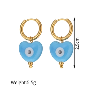 Boucles d'oreilles créoles dorées avec pendentifs cœur mauvais œil bleus et perle