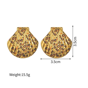 Orecchini a conchiglia leopardata in forma di ventaglio dorato con motivo vintage