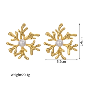 Golden snowflake stud earrings with central pearl on a white background, 5.4cm high