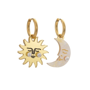 Orecchini asimmetrici in acciaio inossidabile 18K con sole luna e perle eleganti