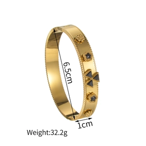 Bracelet jonc en acier titane doré 18K avec motifs trèfle et étoile sertis de zircons